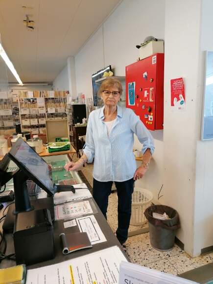 Karen er en af de frivillige, der har været med stort set siden butikken åbnede for 30 år siden. 