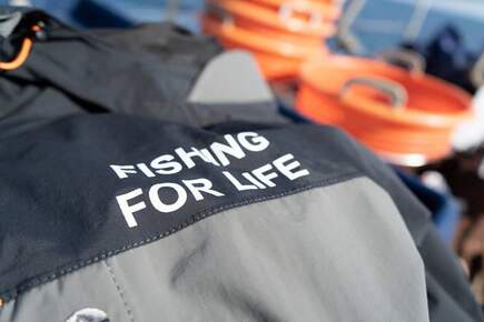 Jakke med logo for Fishing for Life
