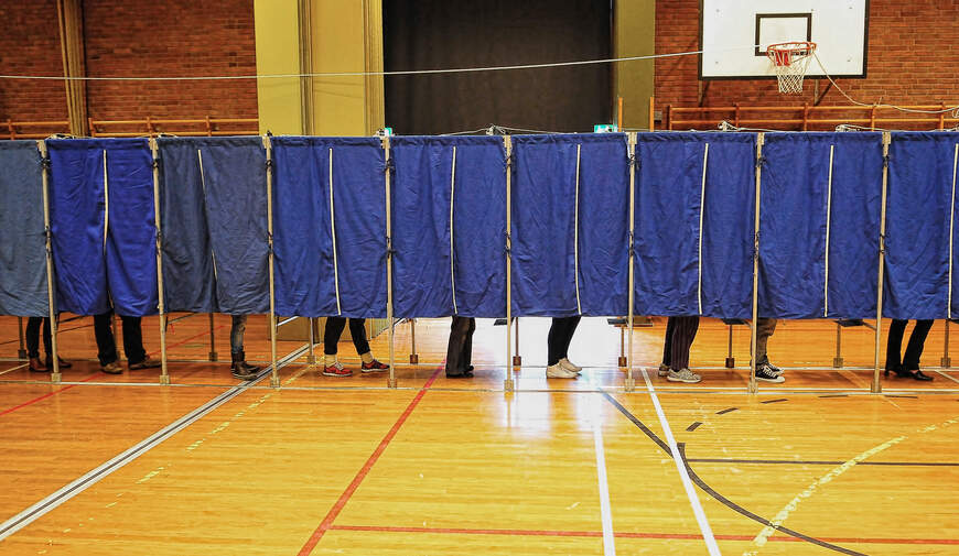 Valgbåse i et valglokale