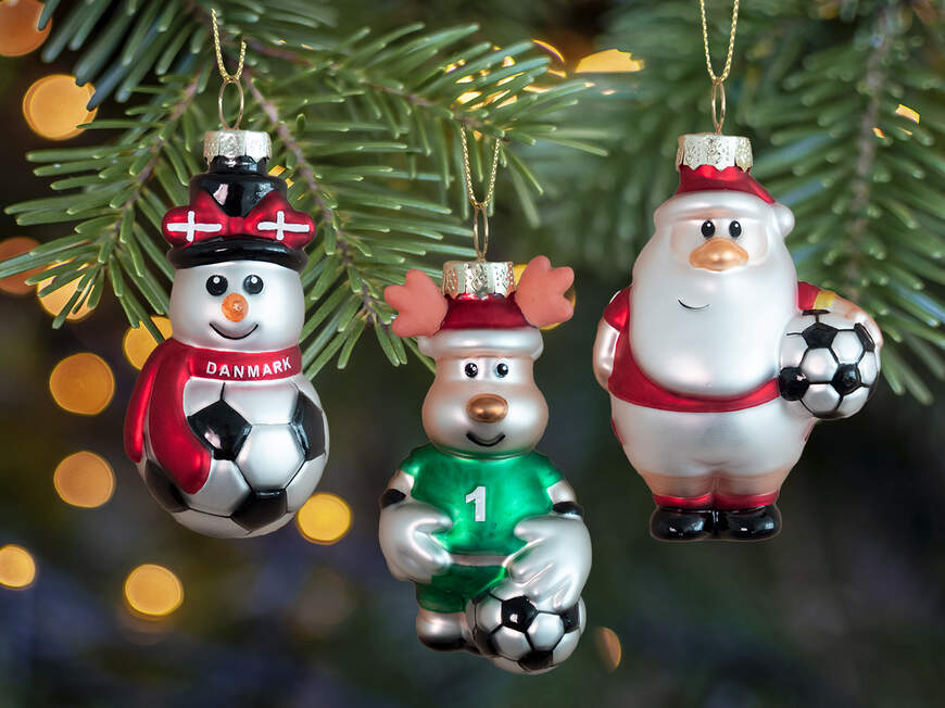 Tre julefigurer med fodbolde